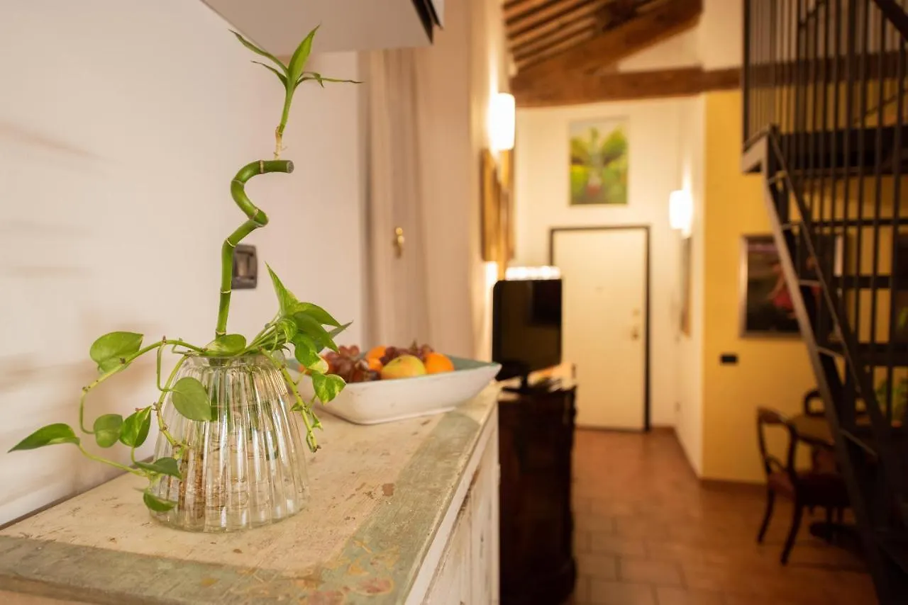 Apartamento Corte Degli Estensi, Romantica Mansardina Ferrara